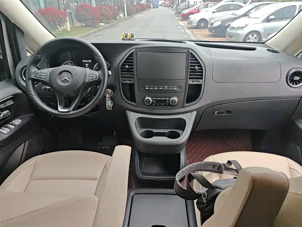 Mercedes-Benz Vito 2021 2.0T 7 мест