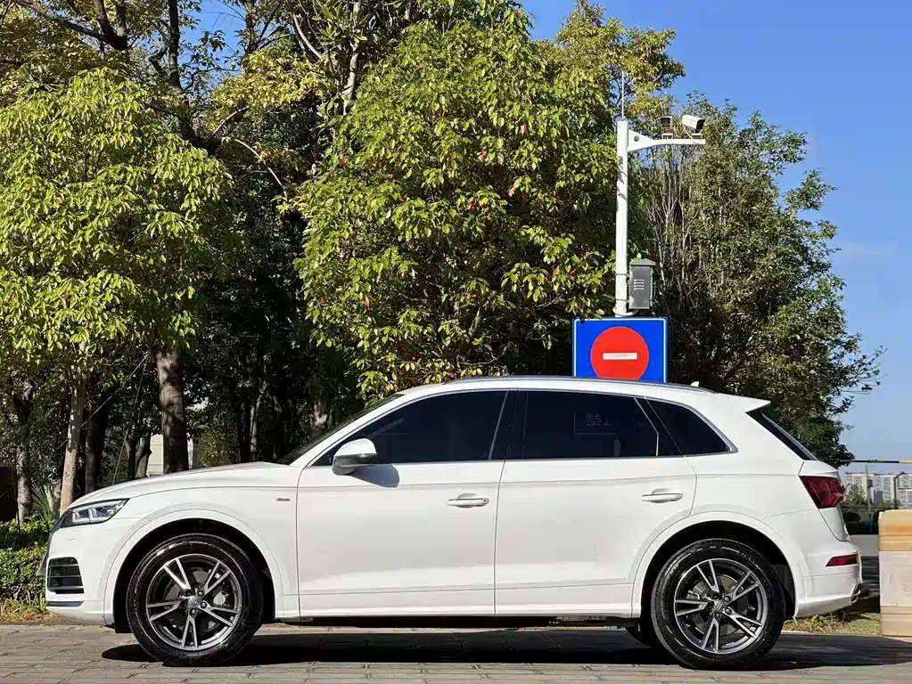 Audi Q5L — миниатюра 10