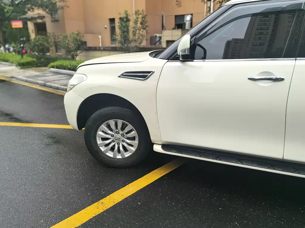 Nissan Patrol — миниатюра 6