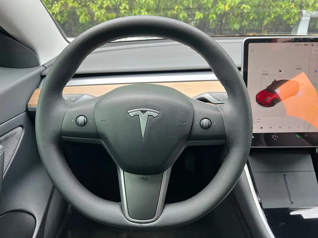 Tesla Model 3 — миниатюра 8