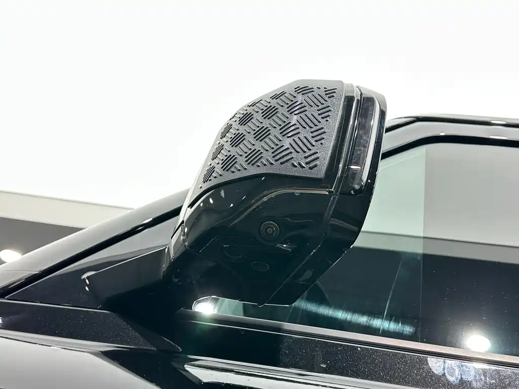 Land Rover Defender — миниатюра 9