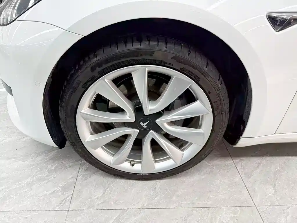 Tesla Model 3 — миниатюра 20