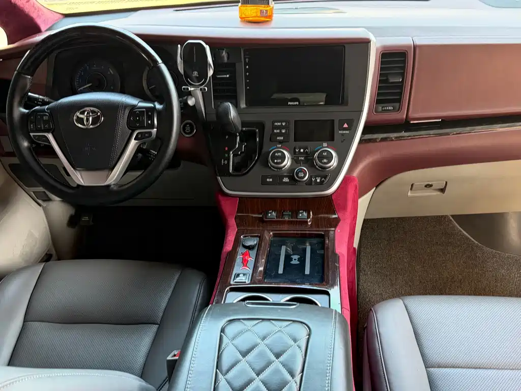 Toyota Sienna — миниатюра 13
