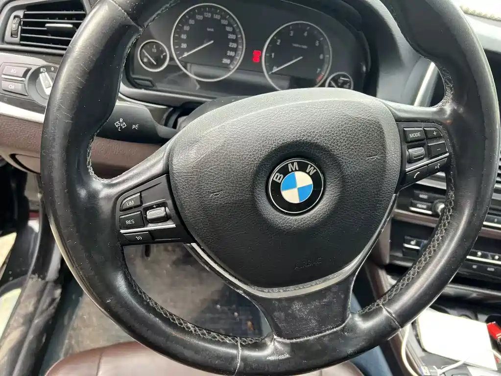 BMW 5 Series — миниатюра 10