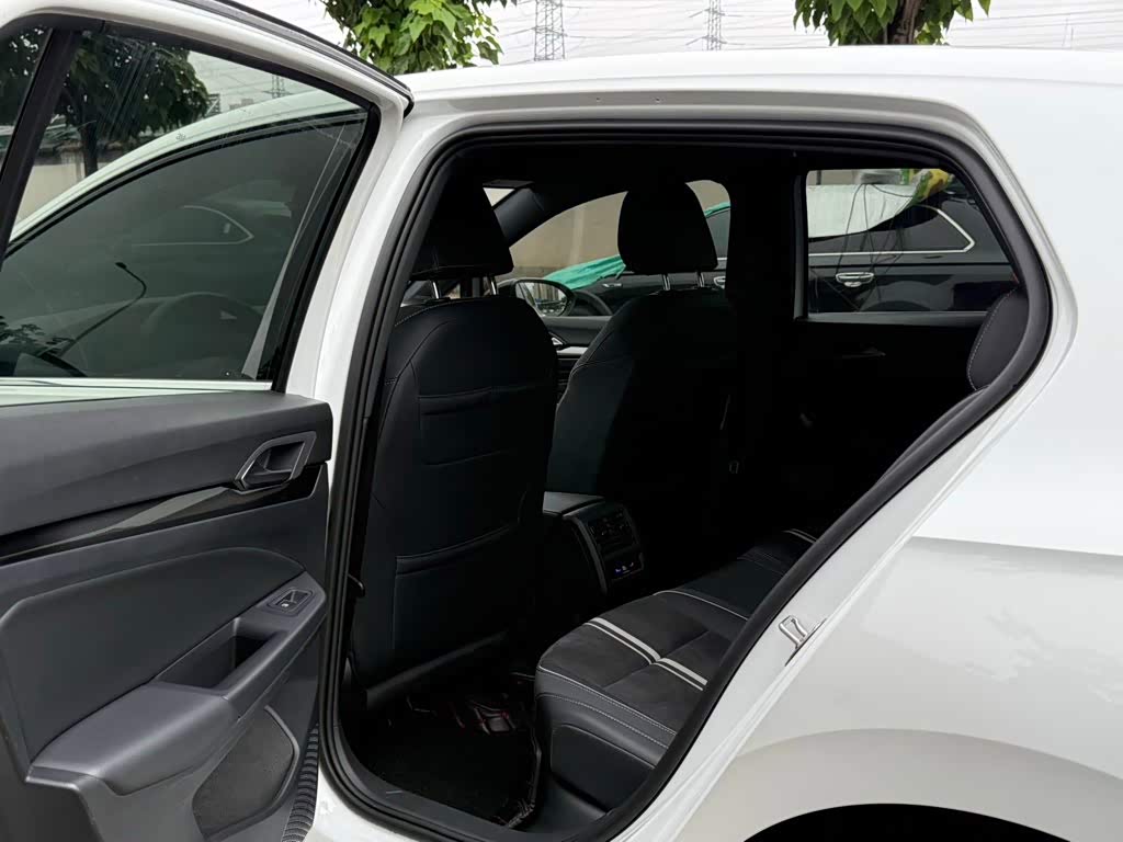 Volkswagen Golf 1.4 л 2022 г. Белый, пробег 41000 км