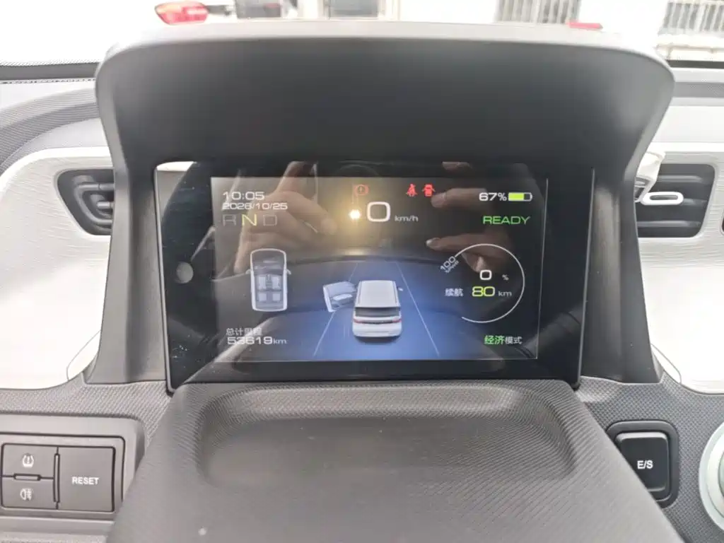 Wuling MINIEV — миниатюра 12
