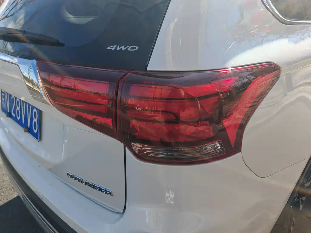 MITSUBISHI OUTLANDER