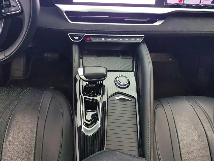 Geely Xingyue L — миниатюра 16