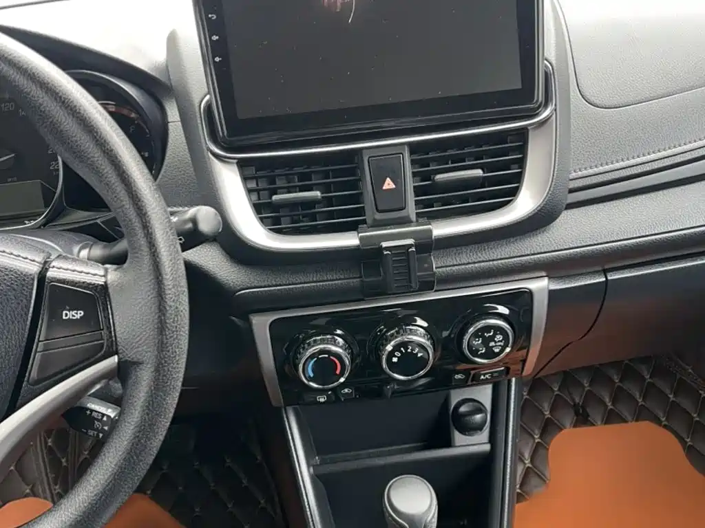 Toyota Yaris L — миниатюра 11