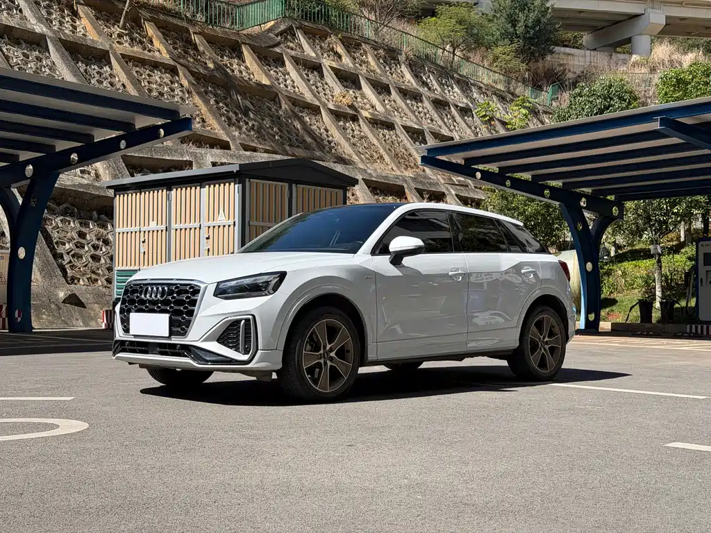 Audi Q2L