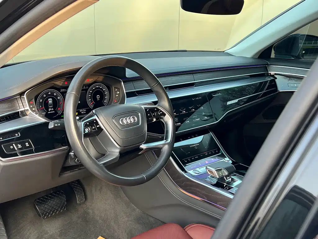 AUDI A8