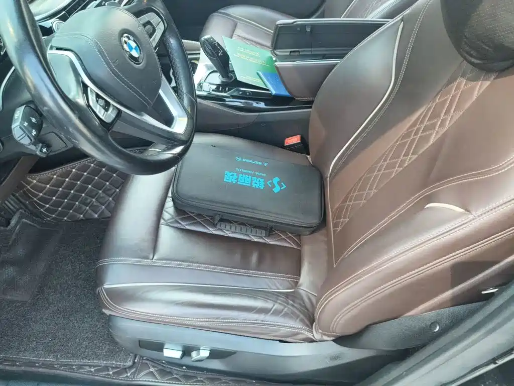 BMW 5 Series — миниатюра 8