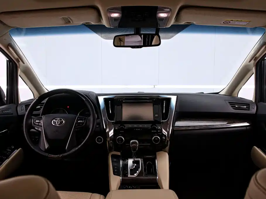 Toyota Alphard — миниатюра 5