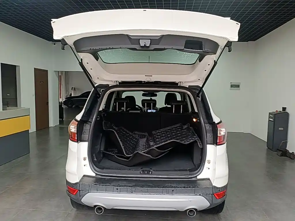 Ford Kuga — миниатюра 19