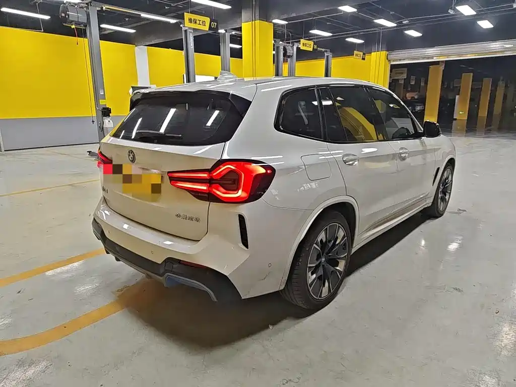 BMW iX3 — миниатюра 2