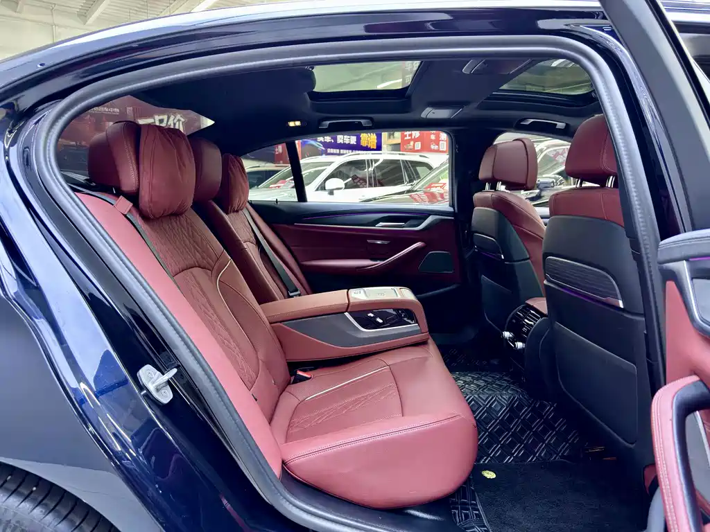 BMW 5 Series — миниатюра 5