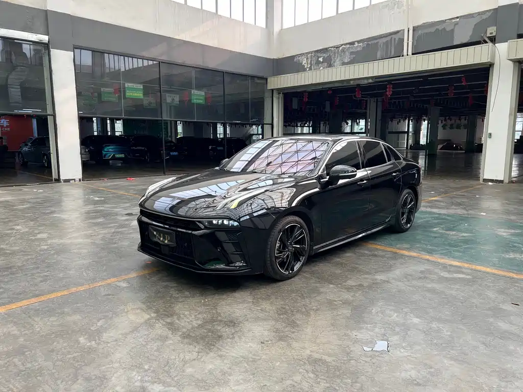 Lynk & Co 03
