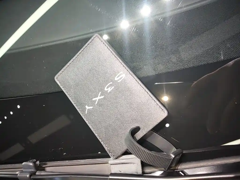 Tesla Model Y — миниатюра 9