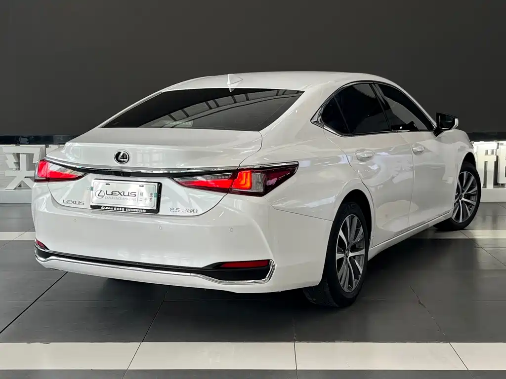 Lexus ES — миниатюра 4