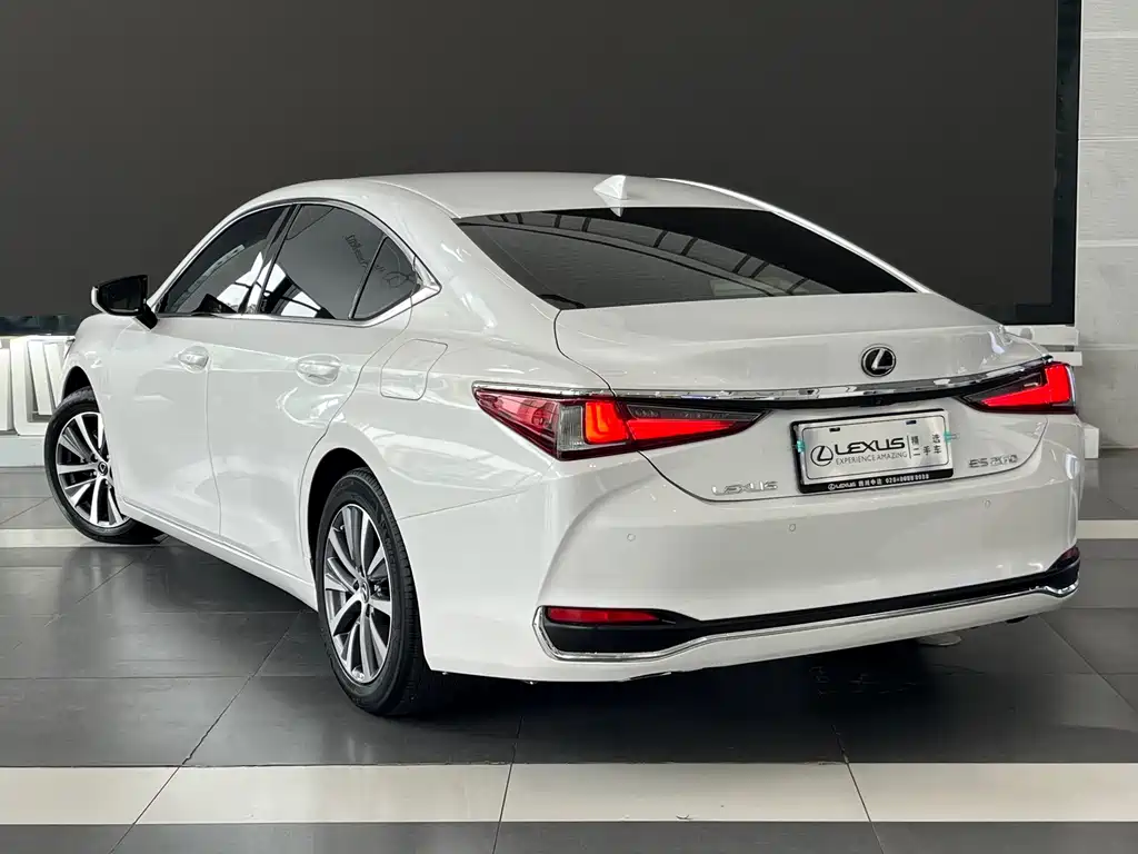 Lexus ES — миниатюра 5
