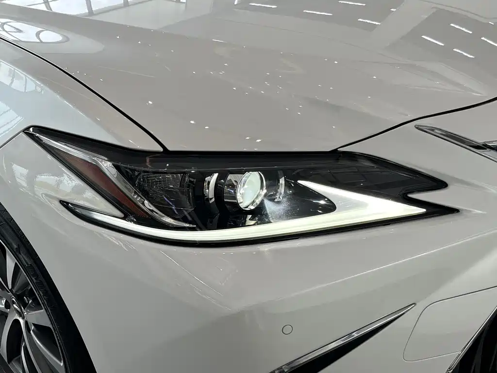 Lexus ES — миниатюра 21