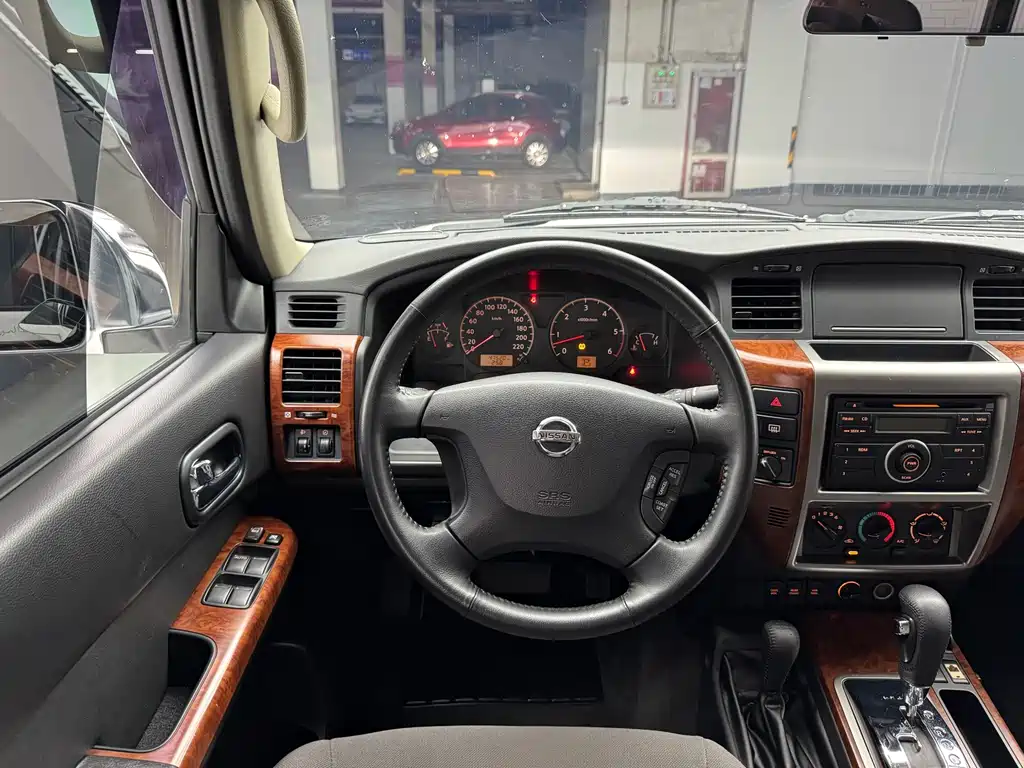 Nissan Patrol — миниатюра 17