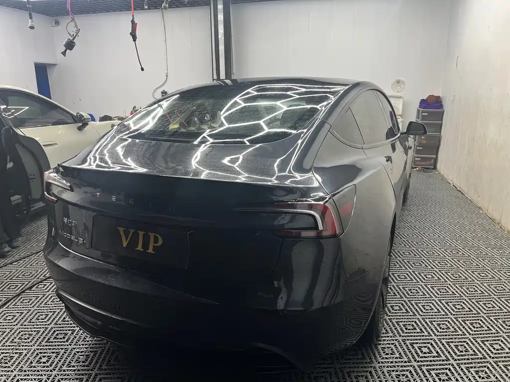 Tesla Model 3 — миниатюра 9