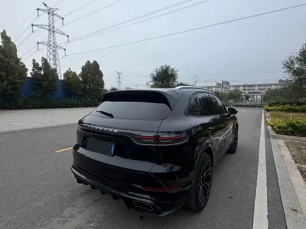 Porsche Cayenne — миниатюра 9