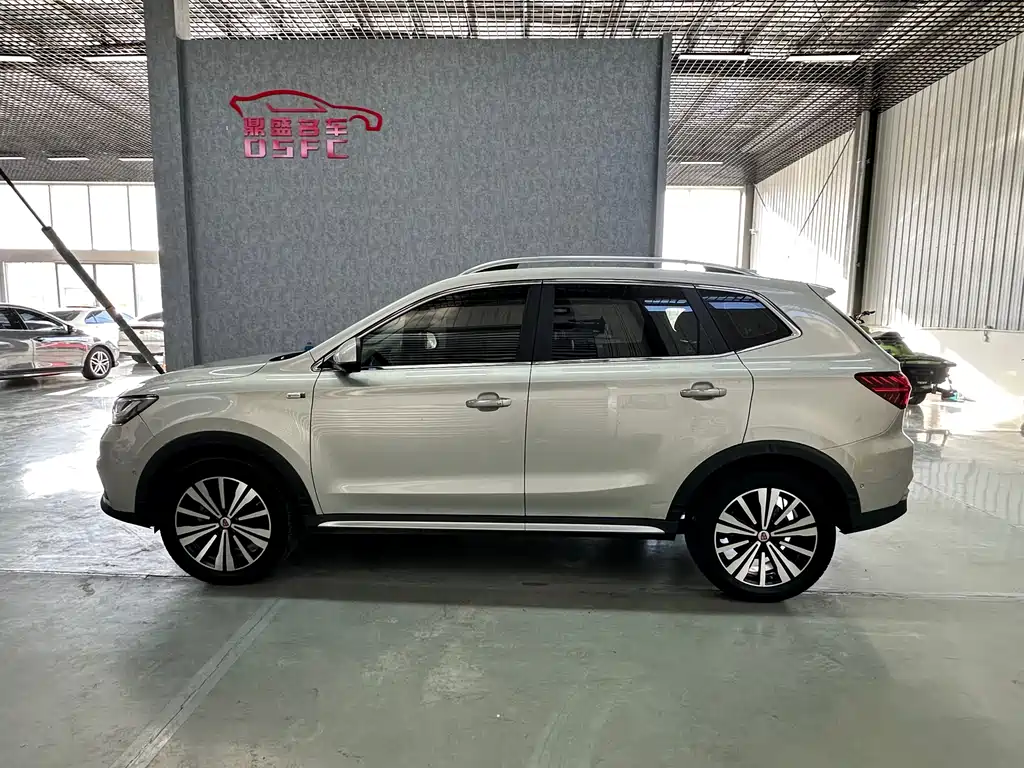 ROEWE RX5 NEW ENERGY