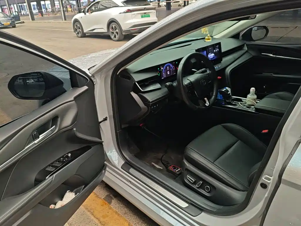 Toyota Camry — миниатюра 16