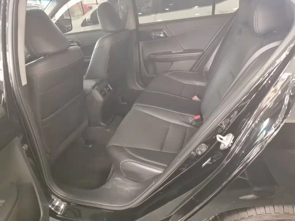 Honda Accord — миниатюра 17