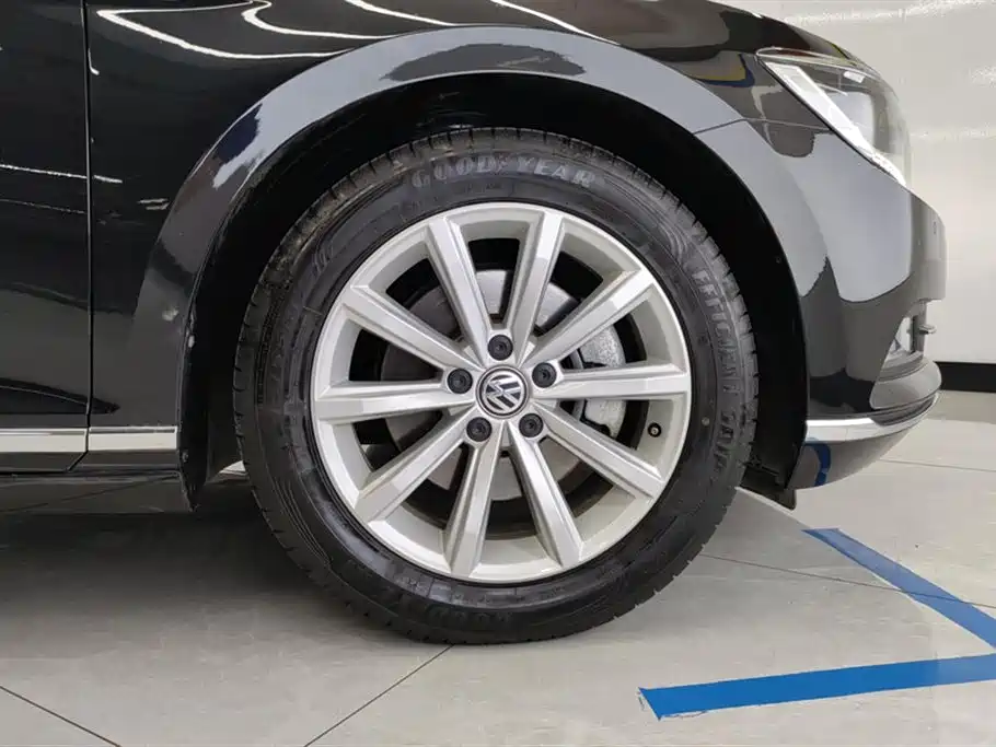 Volkswagen Magotan 2019 330TSI DSG Lead V