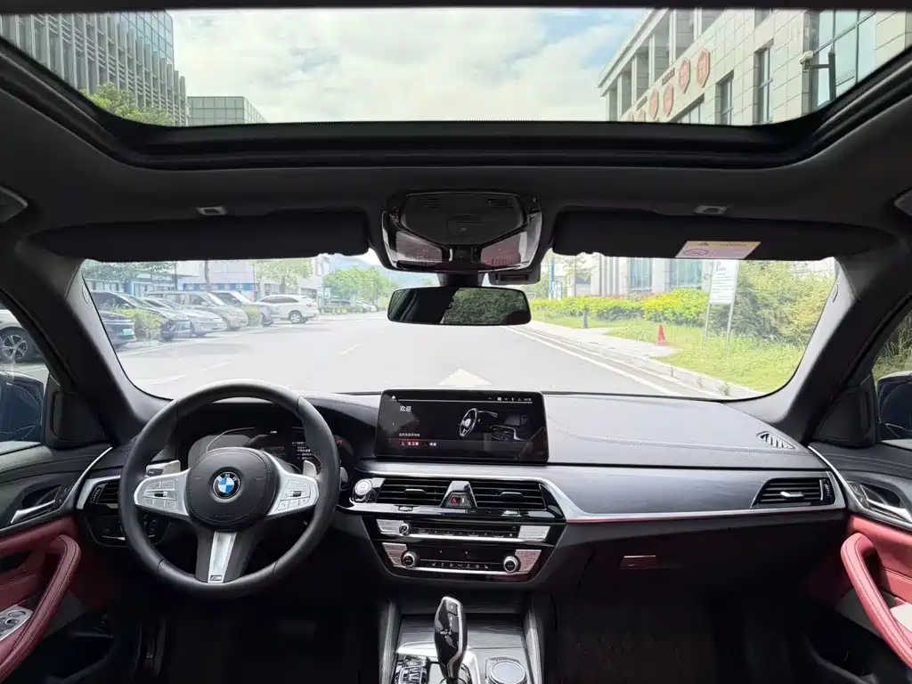 BMW 5 Series — миниатюра 13