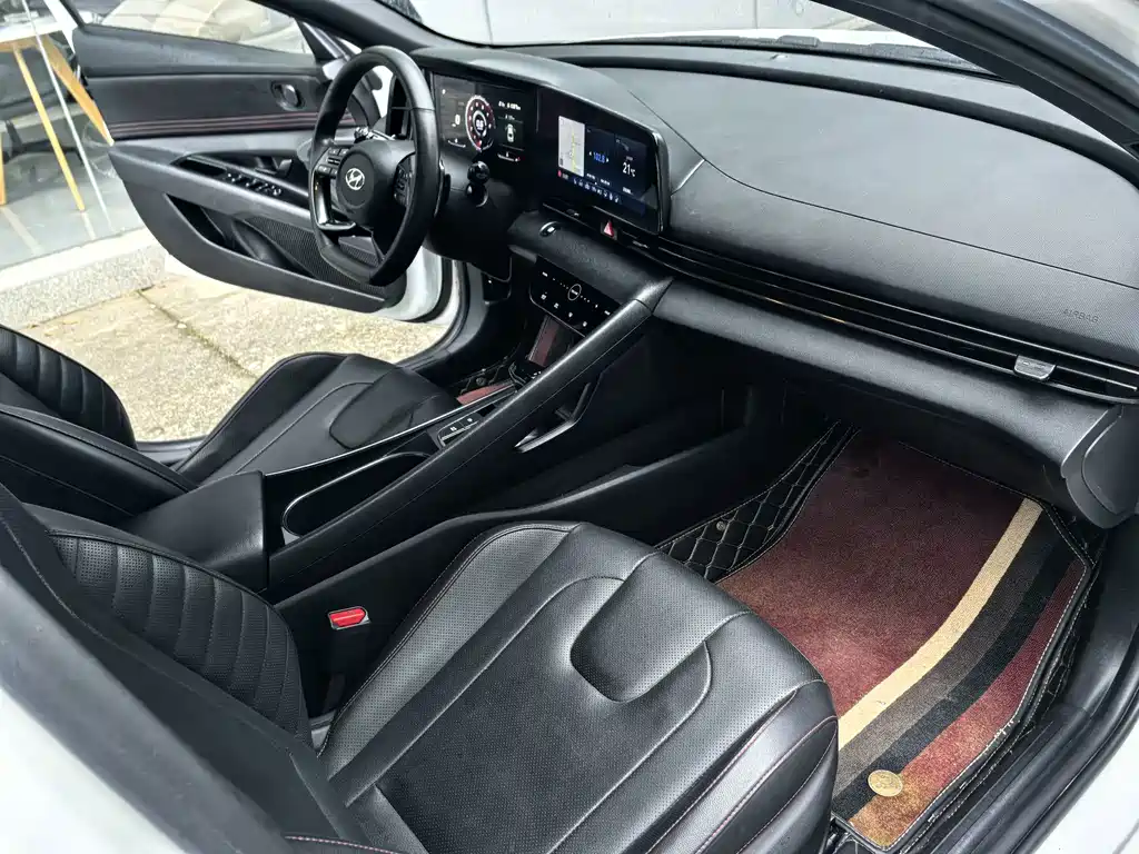 Hyundai Elantra — миниатюра 8