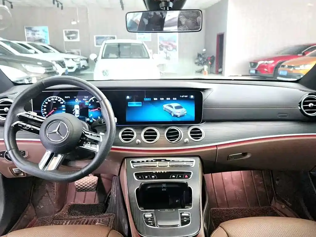 MERCEDES-BENZ E CLASS