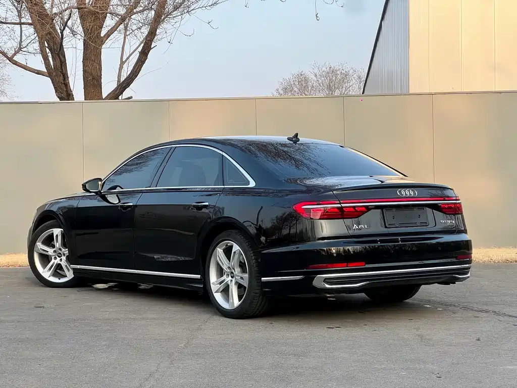 AUDI A8