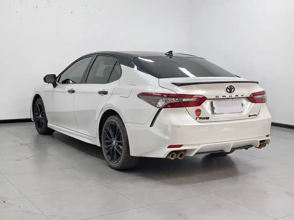 Toyota Camry — миниатюра 4