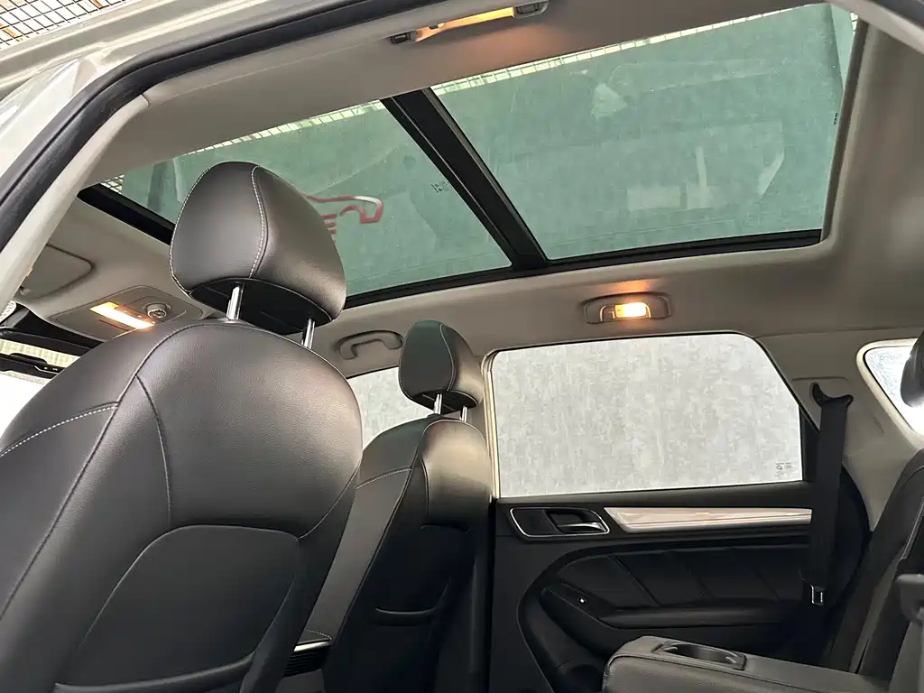 ROEWE RX5 NEW ENERGY