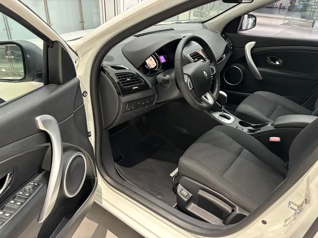 Renault Fluence — миниатюра 6