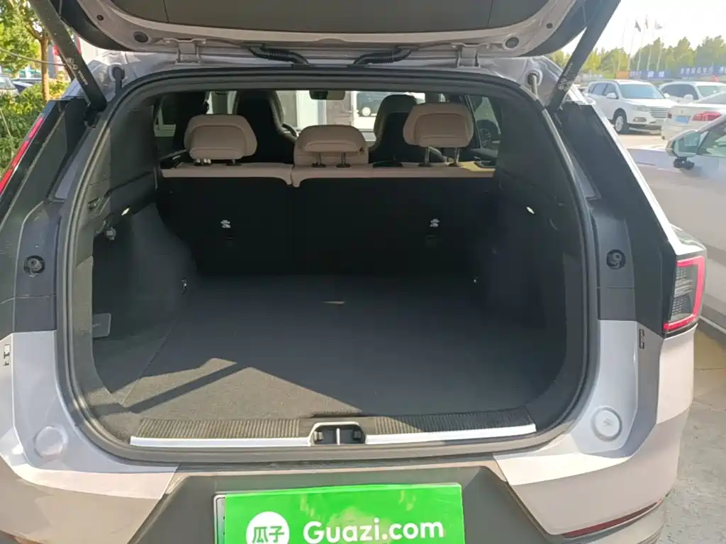 Volvo XC70 PHEV — миниатюра 19