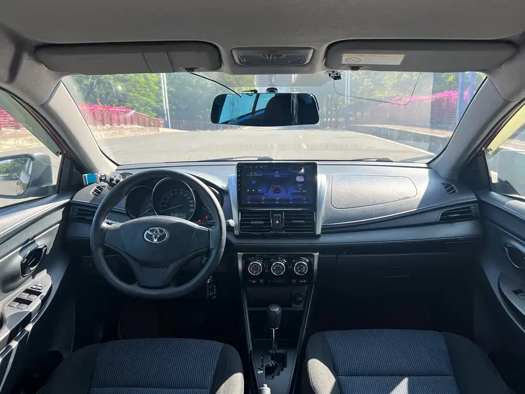 Toyota Yaris L — миниатюра 5