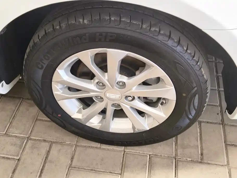 Geely Emgrand — миниатюра 6