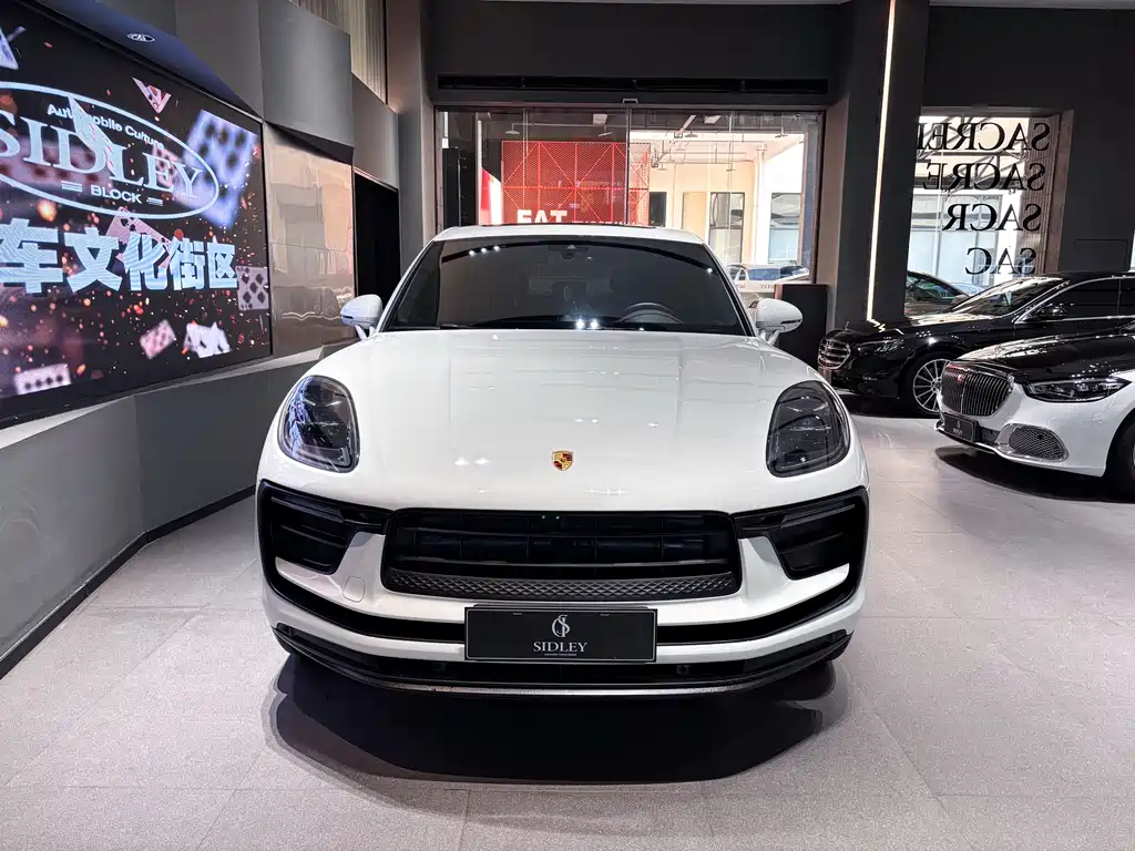 PORSCHE MACAN