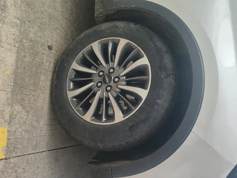 Lincoln Nautilus (Import) — миниатюра 6