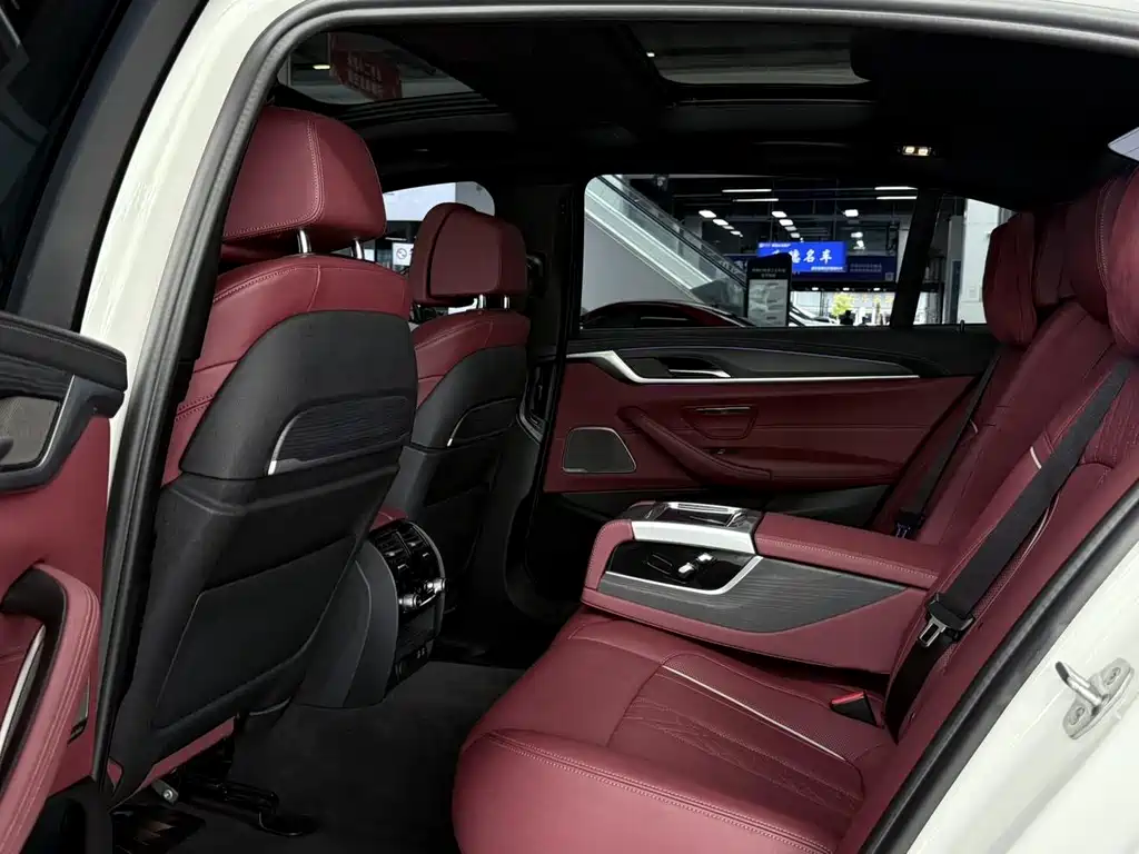 BMW 5 Series — миниатюра 11