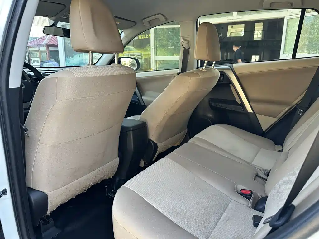 Toyota RAV4 — миниатюра 6