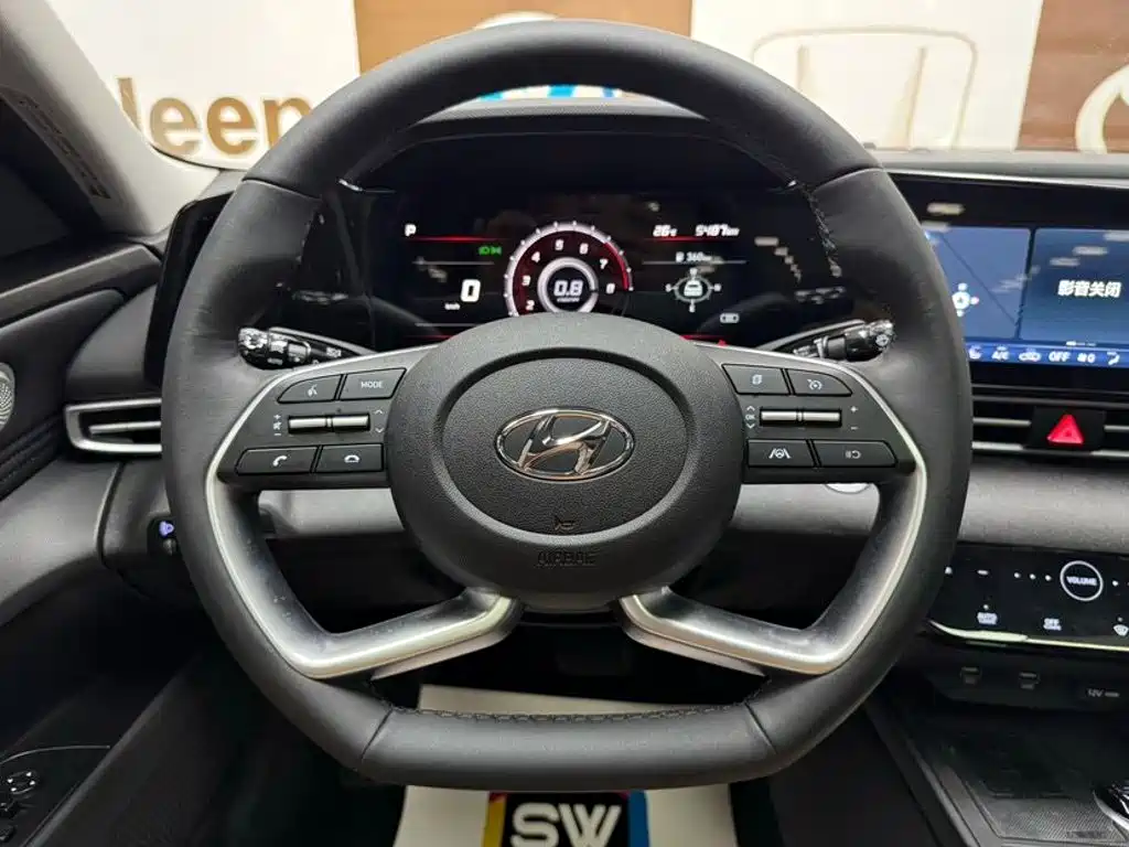Hyundai Elantra — миниатюра 11