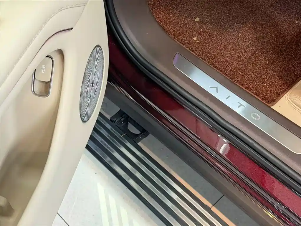 AITO ASK THE WORLD M9