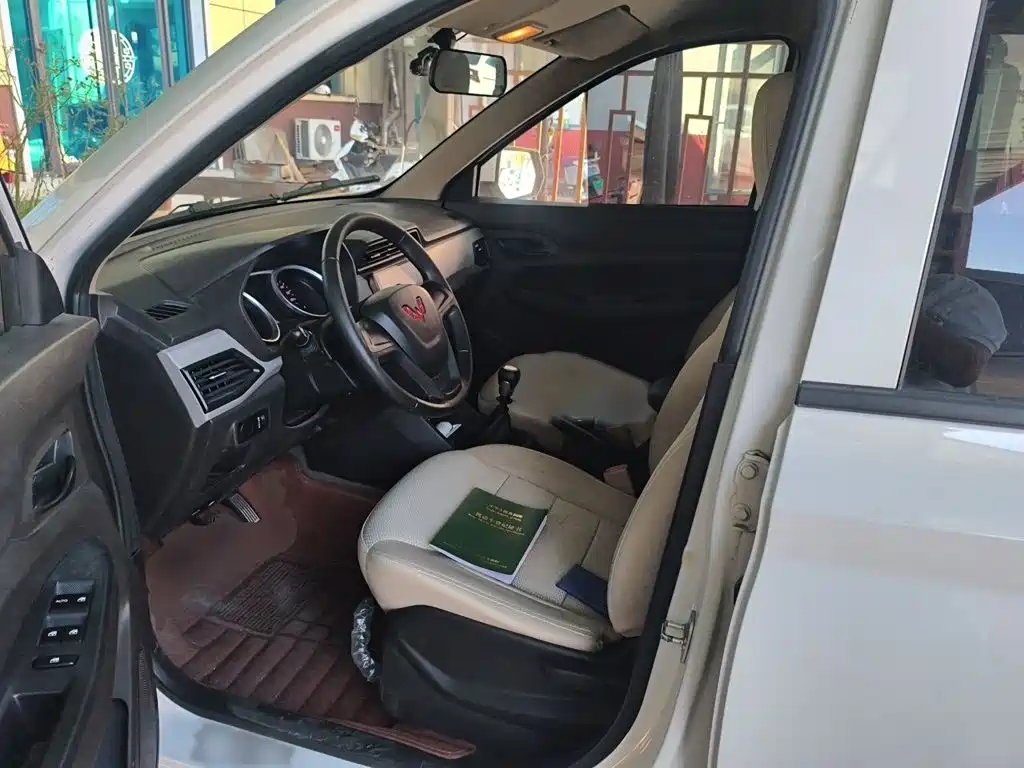Wuling Hongguang — миниатюра 8