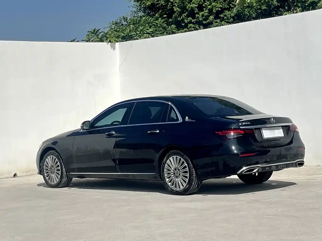 Mercedes-Benz E-Class — миниатюра 3